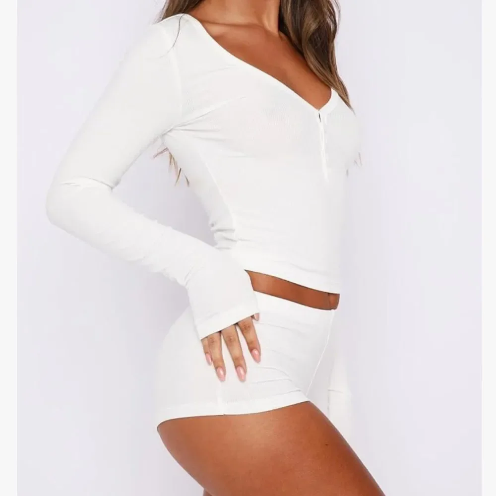 N/A stylish white